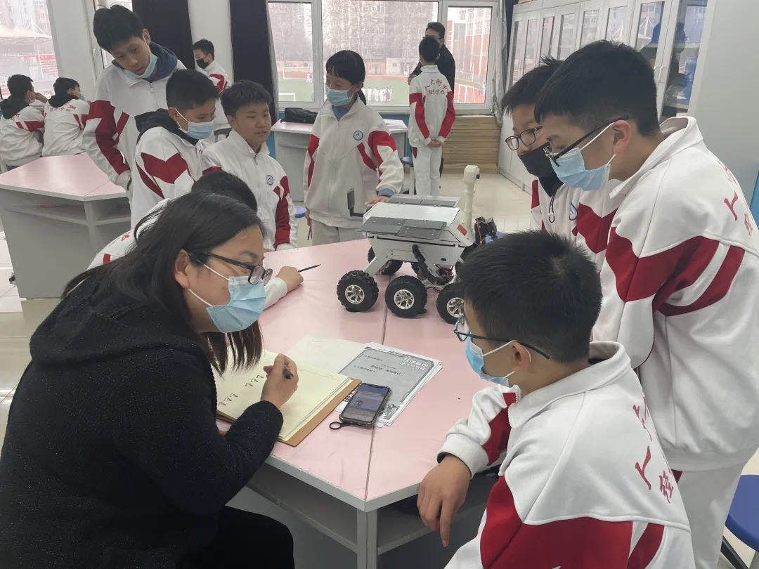 人大附中北京經(jīng)濟技術(shù)開發(fā)區(qū)學(xué)校 融合基礎(chǔ)教育與科技創(chuàng)新的教育新典范